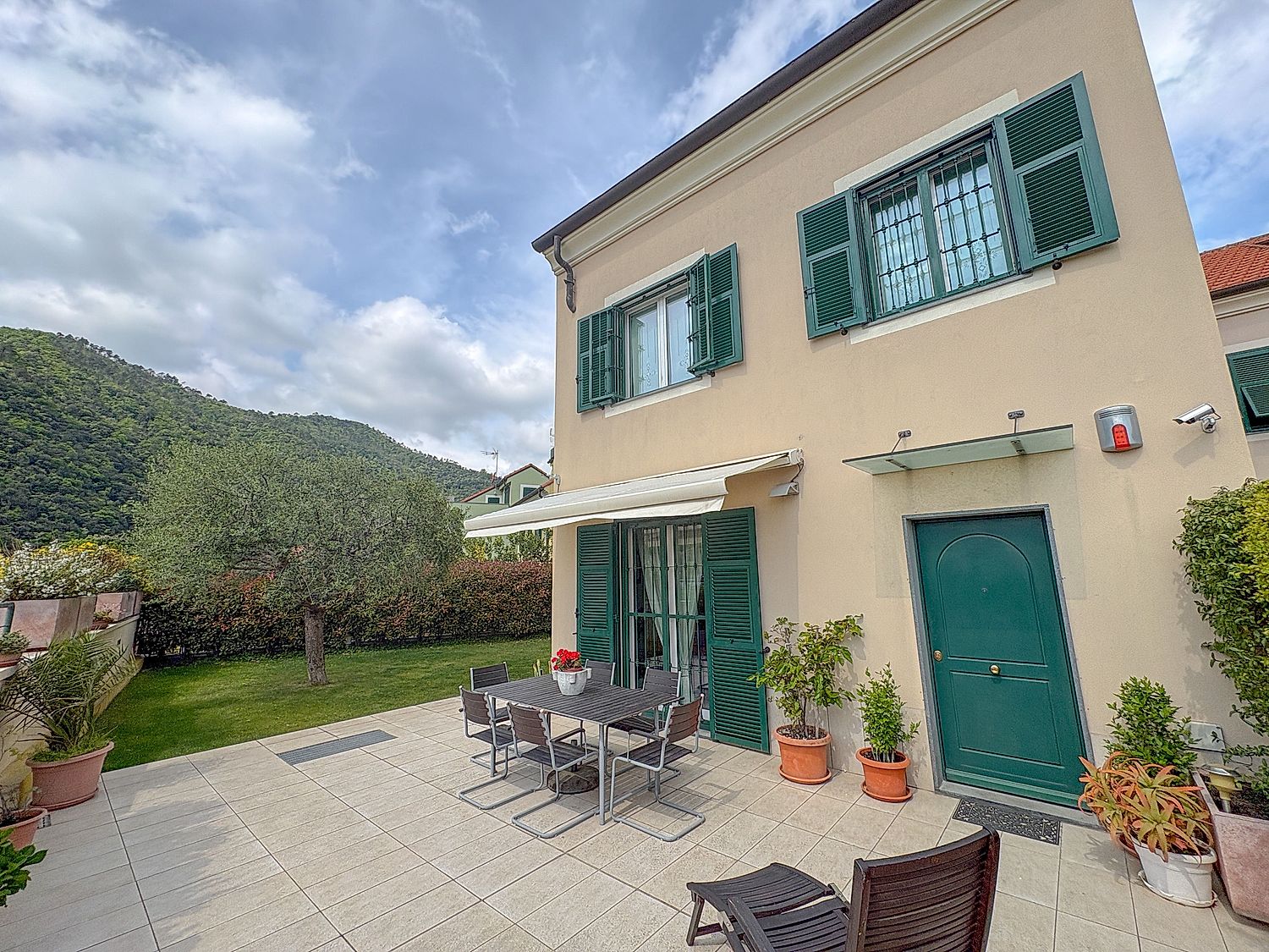 f14 585 albisola superiore vendesi casa semindipendente girdino box auto13